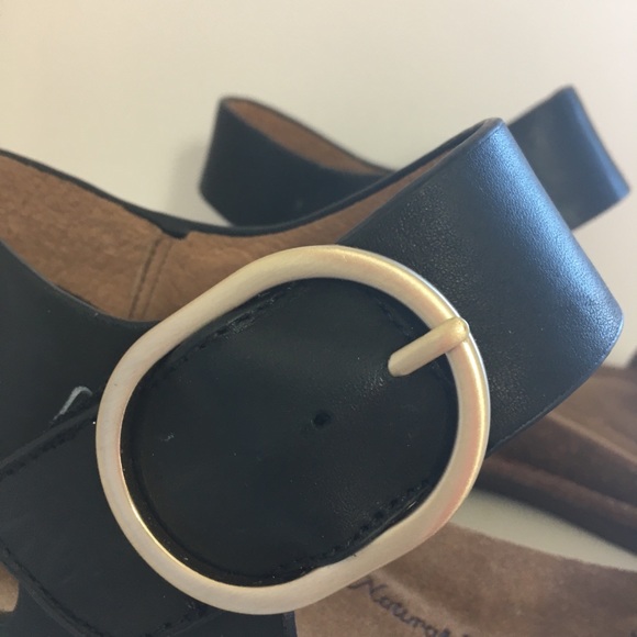 Sofft Bali Embossed Snake Pattern Sandal - Picture 6 of 10